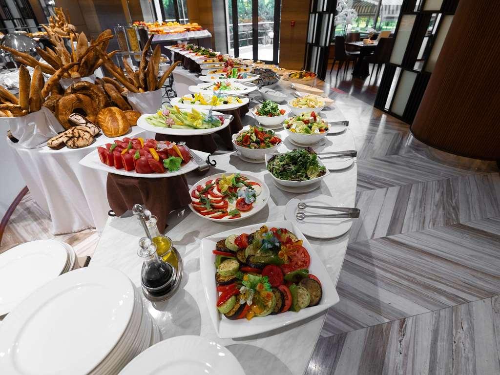 Moevenpick Hotel Taskent Restaurante foto